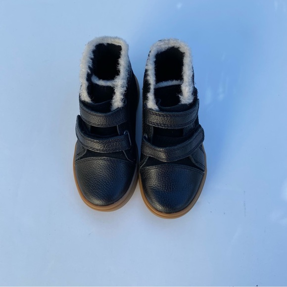 NWOB UGG Rennon II Kids - Picture 2 of 11